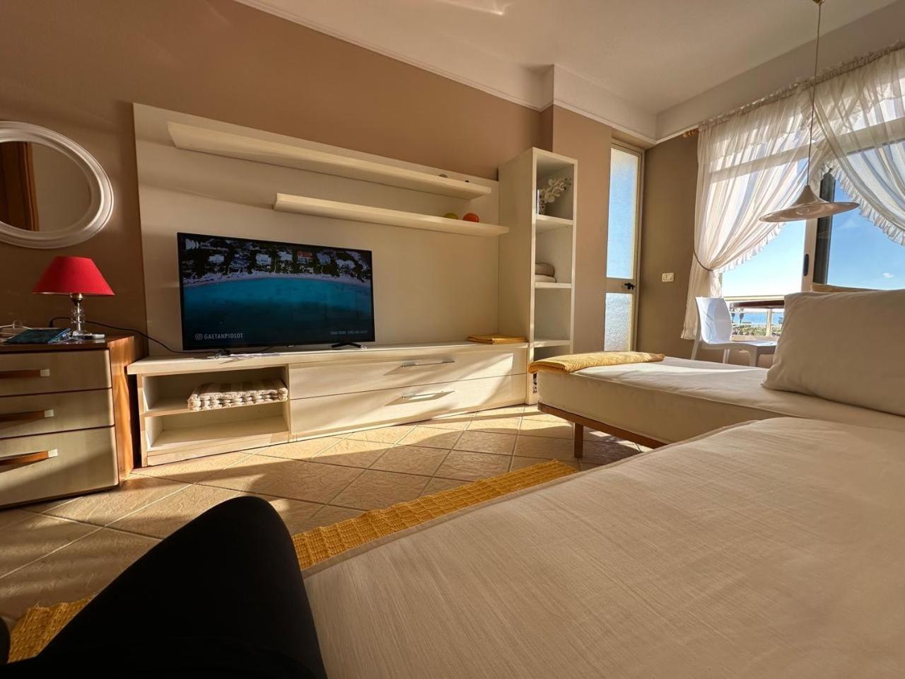 Beach View! Seaside Apartment Durres Exterior photo